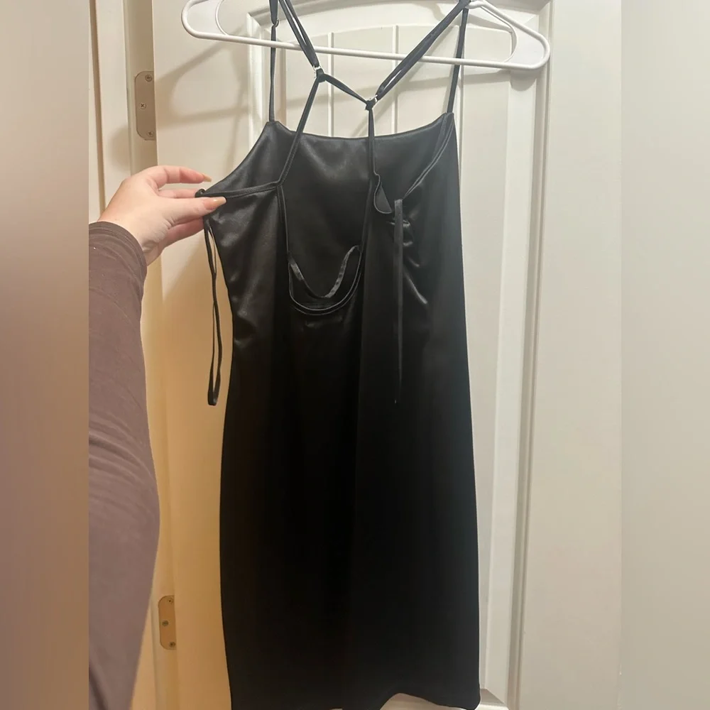black dress - Picture 2 of 2
